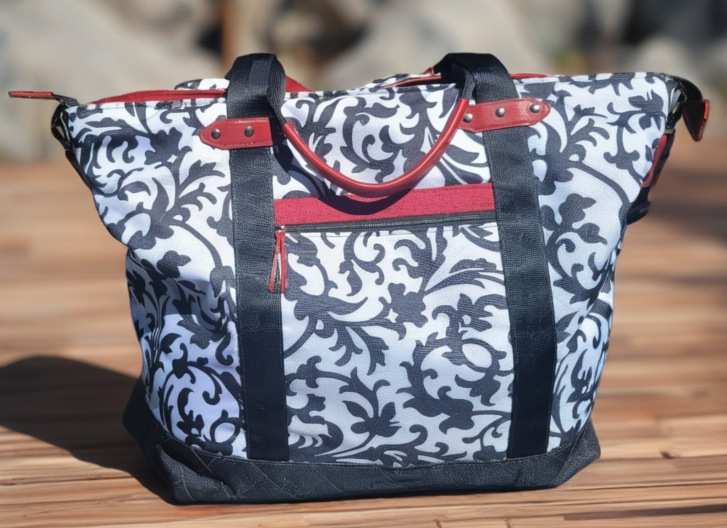 Travel Tote Large Black/White Scroll